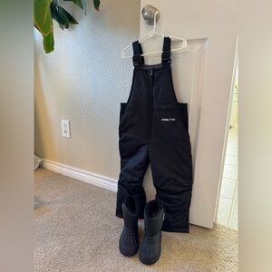 Kids Black Arctix 3T Snowsuit with black size 7 snow boots